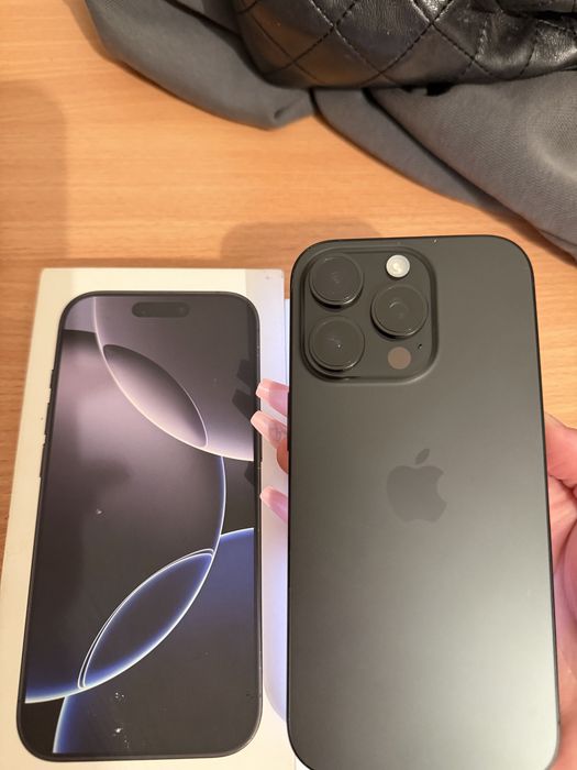 Nowy iPhone 16 Pro 128 GB w kolorze Black Titanium (czarny tytan)