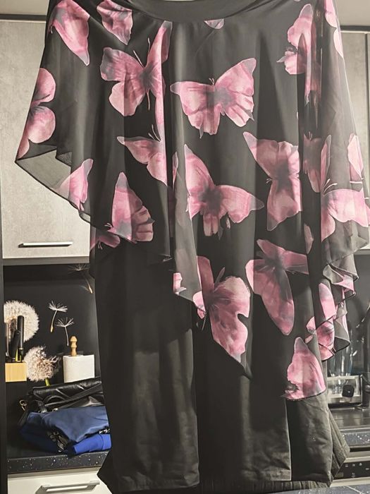 Piękna lekka sukienka w motyle