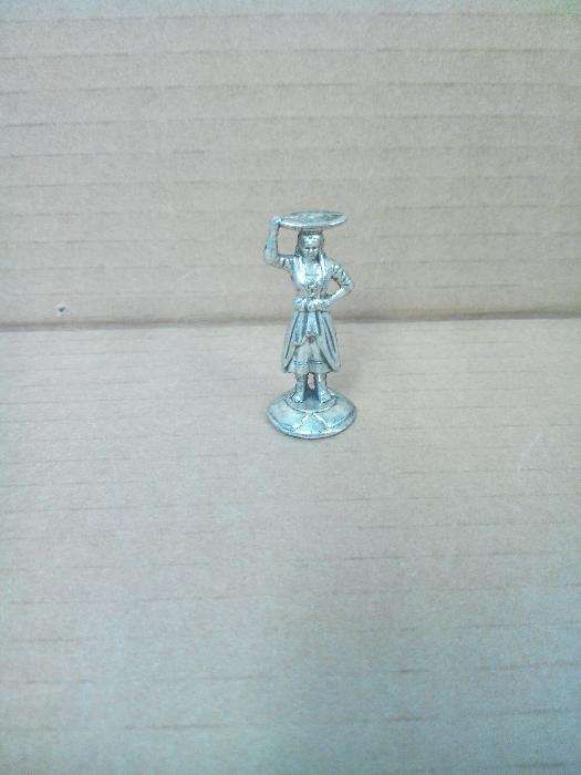 figuras em metal