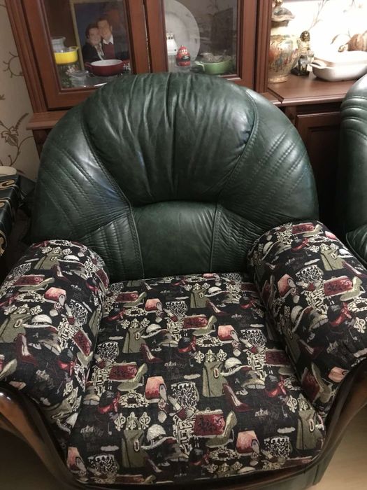 Шкіряний розкладний деван та кресло