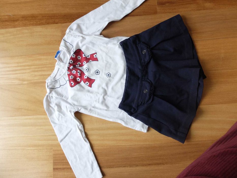 Roupa e calçado variado de menina desde recém-nascida até 5 anos.