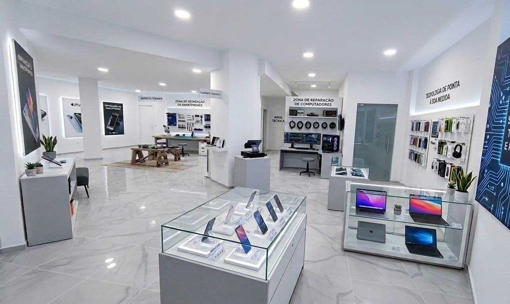 Espaço / Loja Comercial para arrendamento em Estrada da Circunvalação, Senhora da Hora - Matosinhos / Porto (Monte dos Burgos)