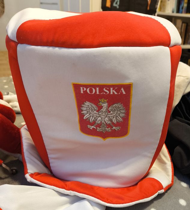 Zestaw polskiego kibica 3 czapki i 2 koszulkii