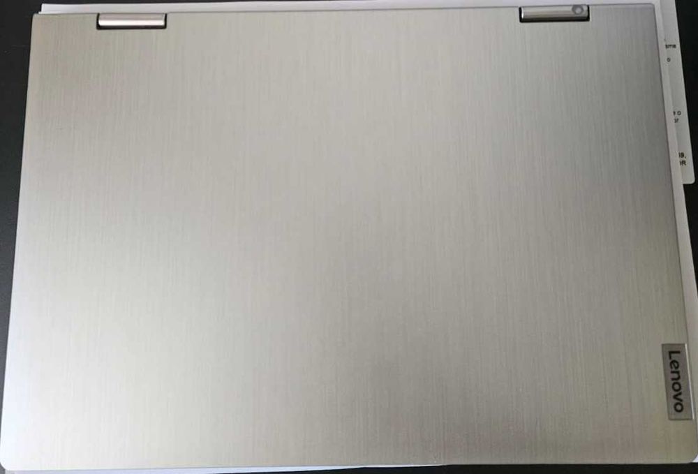 PC tátil Lenovo.