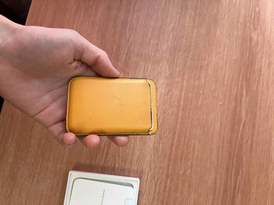 Аксесуар (гаманець) з magsafe на Iphone