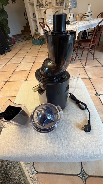 Wyciskarka wolnoobrotowa do soków Kuvings EVO820 PLUS