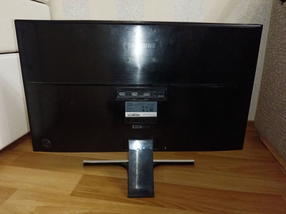 монитор U28E590D