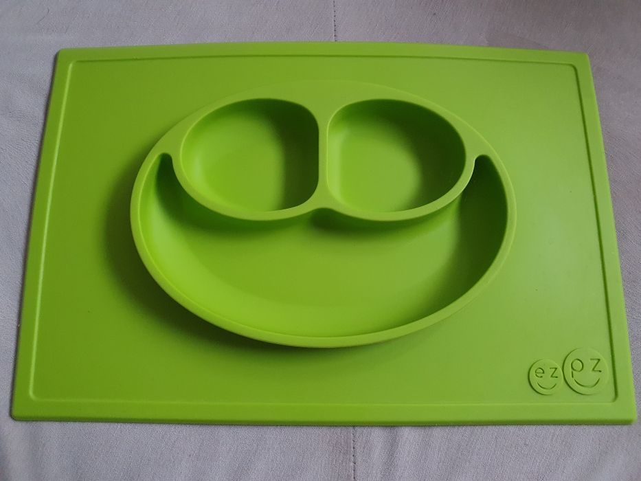 Silikonowy talerzyk z podkładką EZPZ Happy Mat