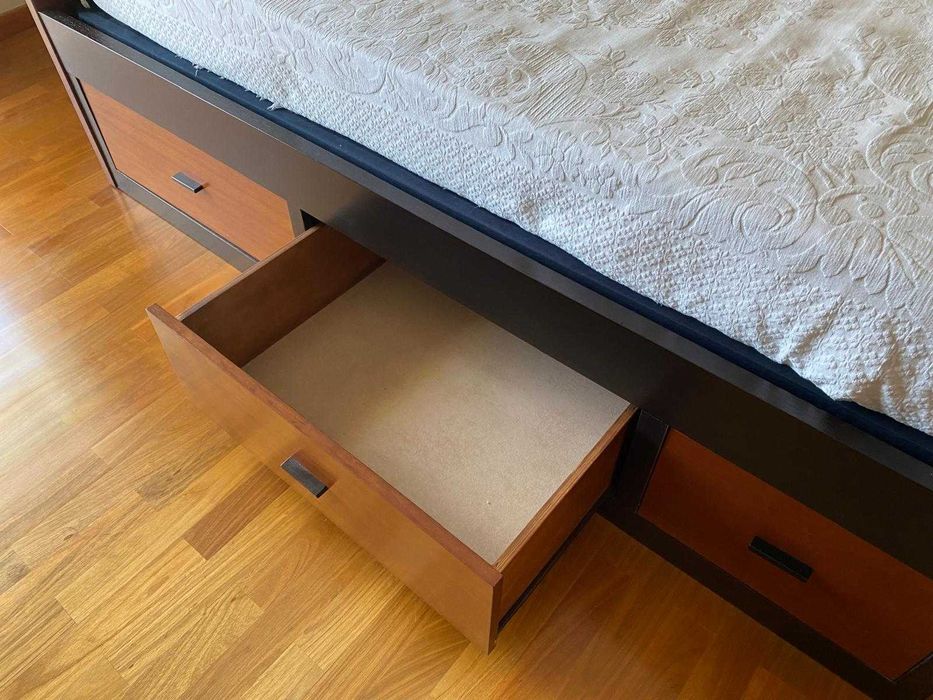 Cama de solteiro em madeira maciça + colchão e estrado