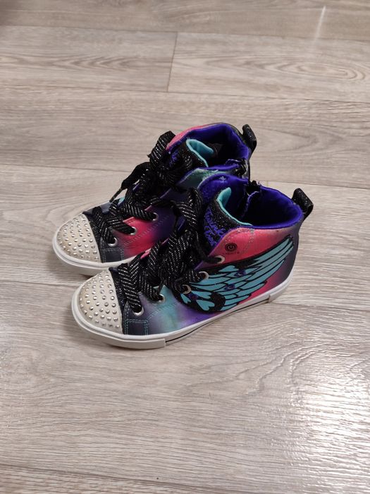 Кросівки skechers світяться