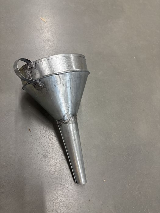 Lejek do paliwa metalowy