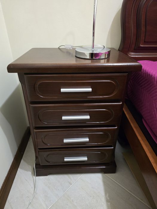 Cama solteiro com estrado e colchão 190x90/mesa cabeceira/móvel entrada e espelho