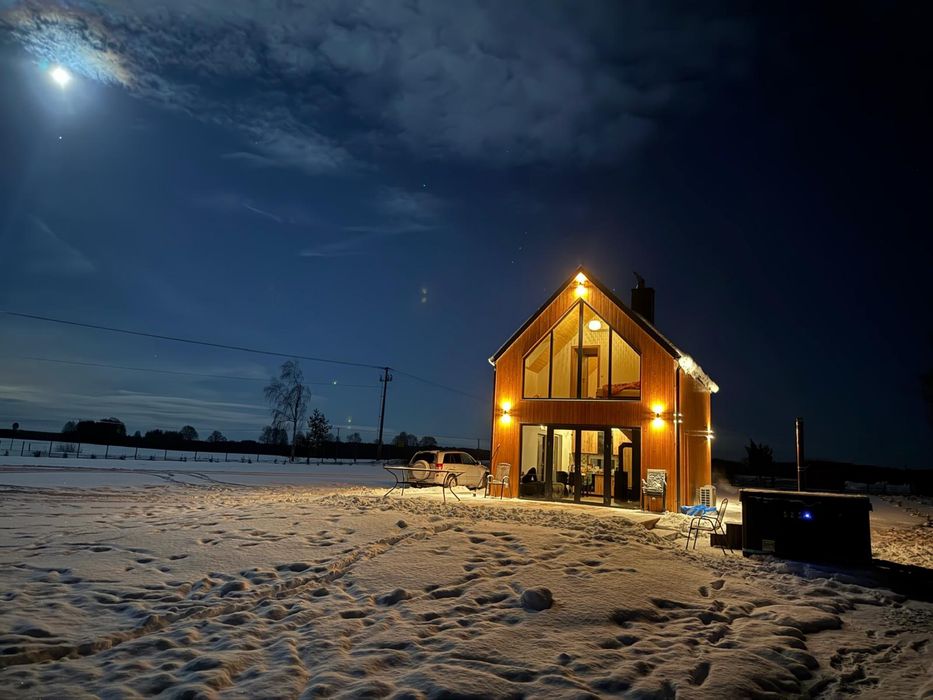 Oak House. Domek z balią w Serskim Lesie