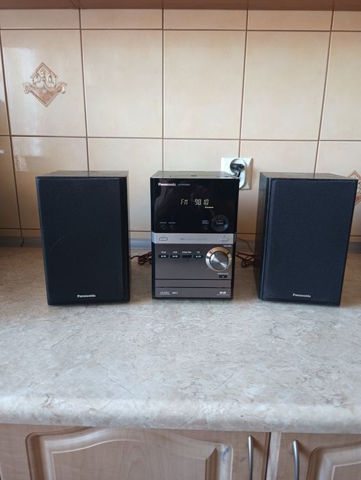 Sprzedam małą wieżę Panasonic.