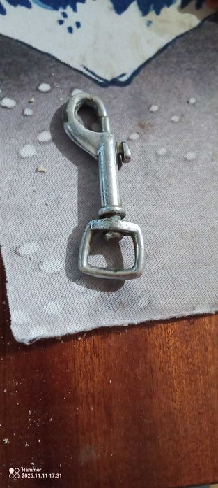 karabińczyk koloru srebrnego