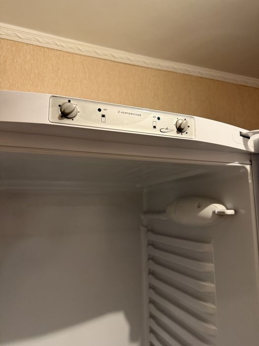 Холодильник Hotpoint Ariston RMBA 2200.L.019