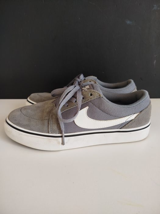 Сірі замшеві кеди nike