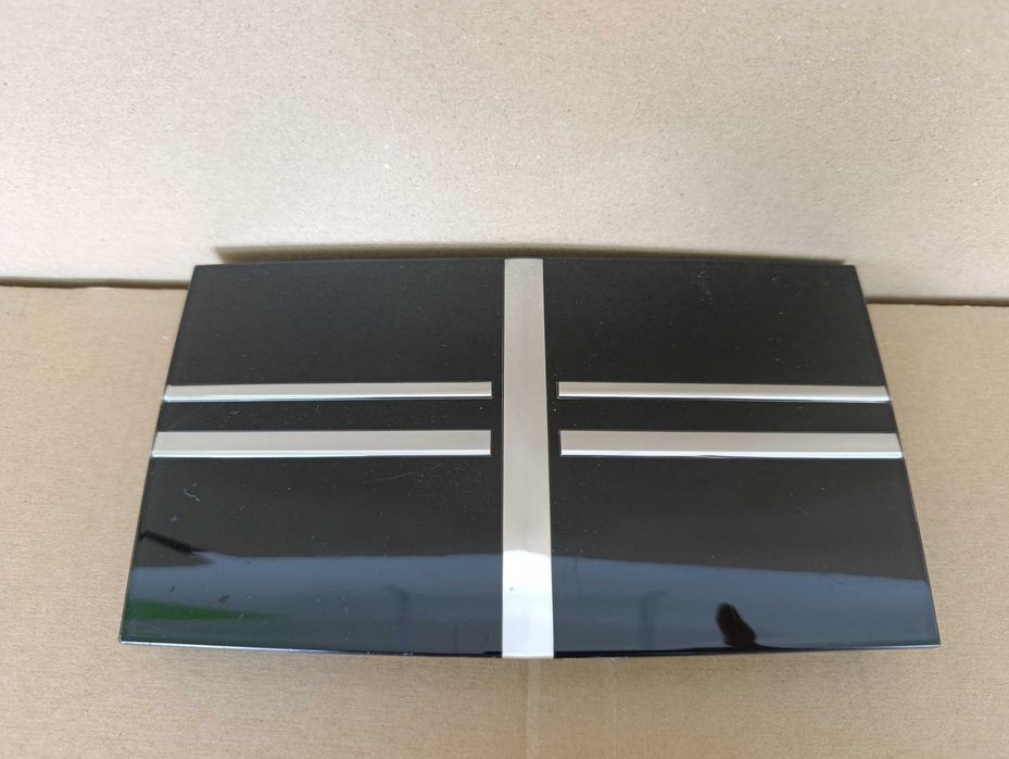MERCEDES E 214 osłona zaślepka w grill, radar 2148215500
