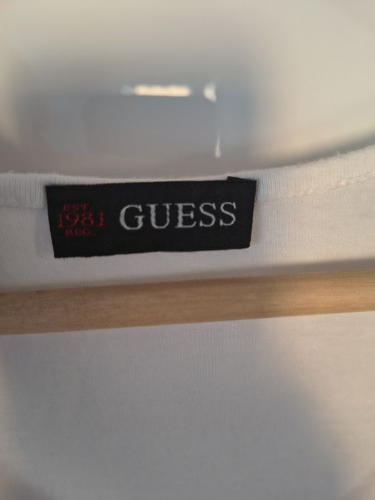 T-shirt damski Guess