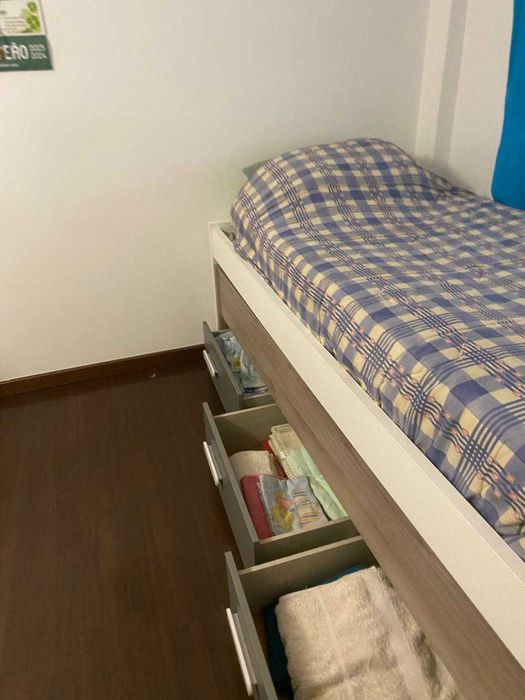 Cama de 2.00 x 0.90 m (com cama extra de gaveta)