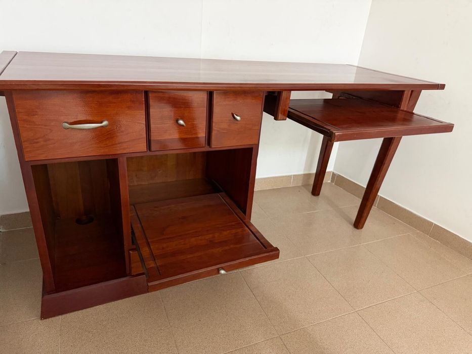 Secretaria em madeira de cerejeira