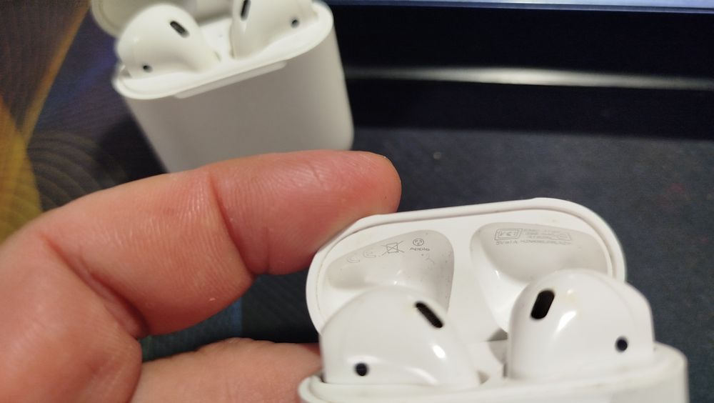 Продам Airpods оригинал