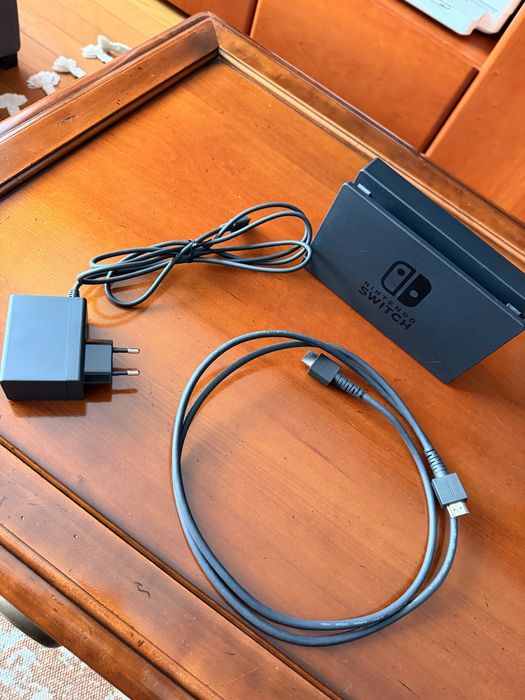 Nintendo Switch V2 (Caixa e Acessórios) + Mala + 7 Jogos