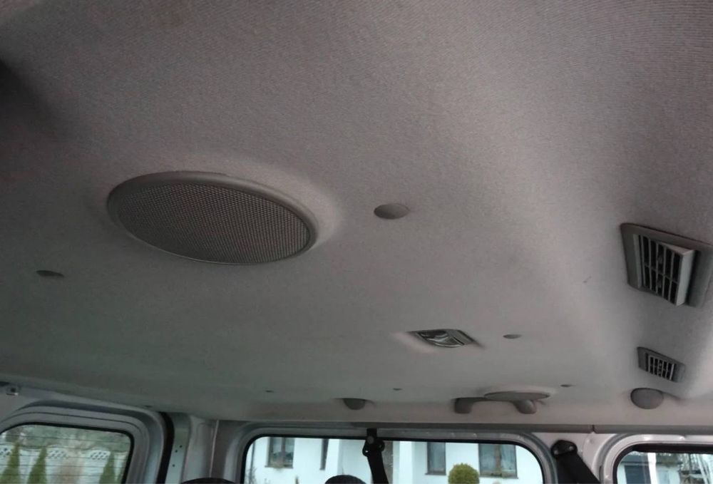 Renault Trafic 2.0 d 2008 року.