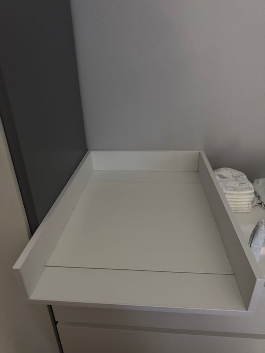 Sprzedam białą nakładkę/przewijak na komodę IKEA MALM. Nakładka jest solidna, stabilna i bardzo praktyczna