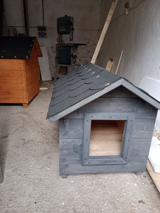 Buda dla psa drewniana