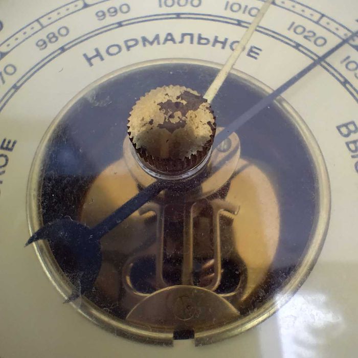 Барометр настінний