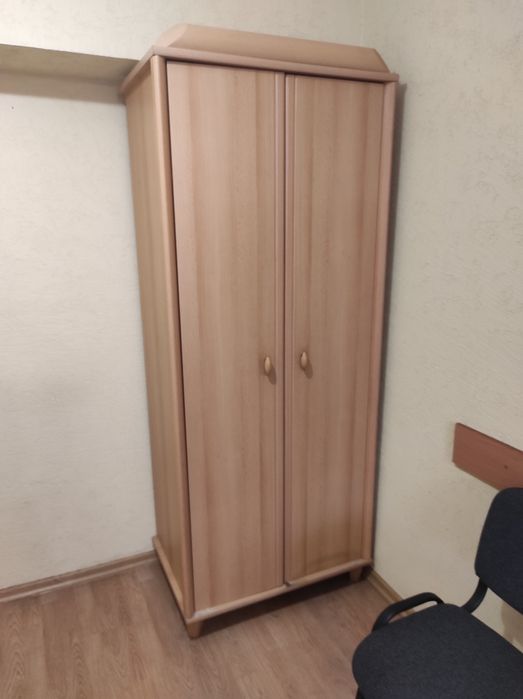 Розпродаємо офісні шафи б/в