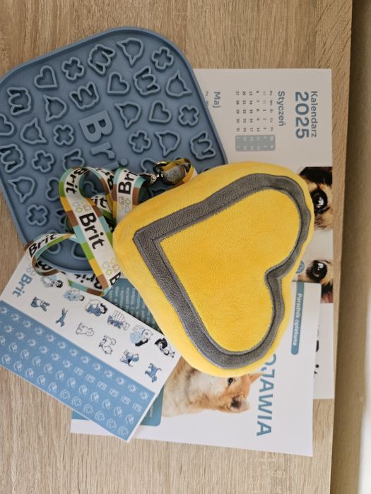 Mata do lizania serce pluszowe smyczka książeczka i kalendarz dla psa