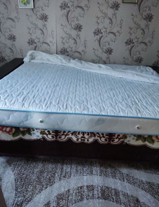 Продам матрац,ковдри.