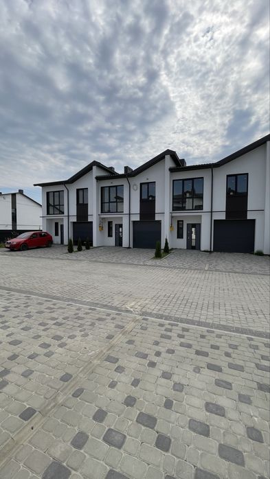 Продаж танхаус 121 м2 з гаражем (зданний) на документах