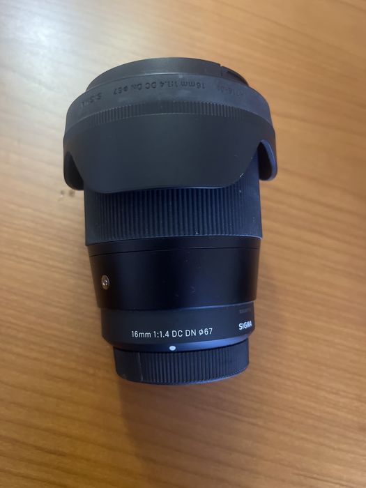 Panasonic Lumix GH5 + Sigma 16mm f/1.4 + Lumix 20mm f/1.7 | Excelente Estado