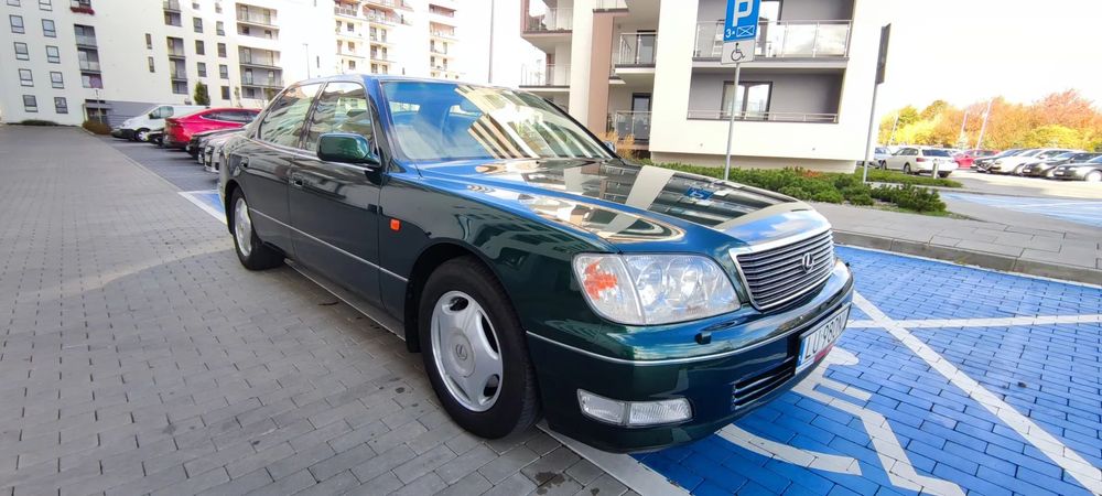 Lexus LS