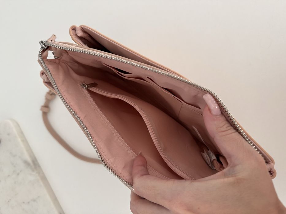 Piękna torebka z regulowanym paskiem na łańcuszku, Cropp