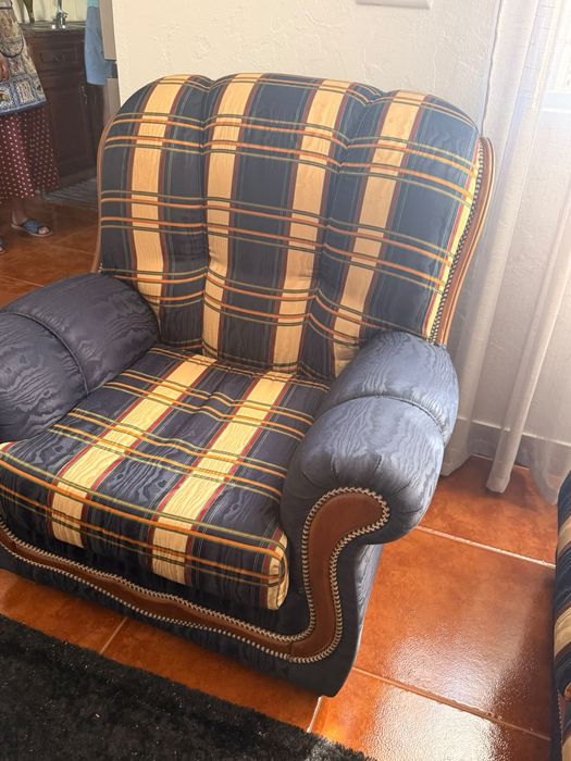 Sofá cama e 2 poltronas/cadeirões