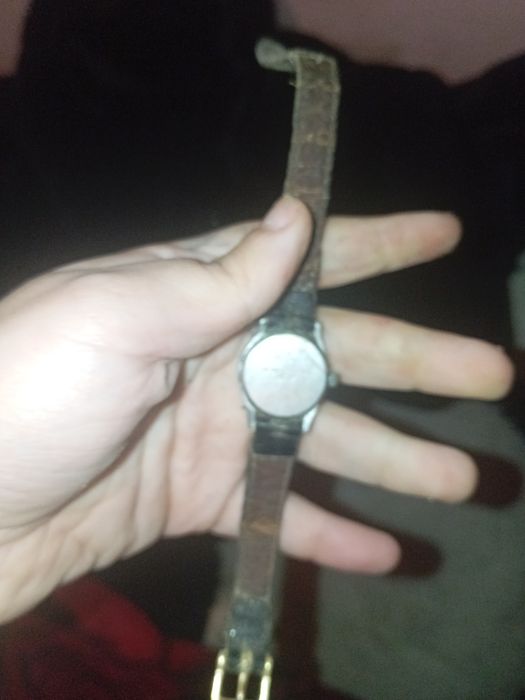 Relógio pequeno antigo n sei se funciona pilha