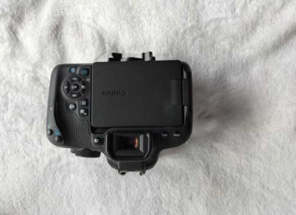 Canon 800D (T7i)