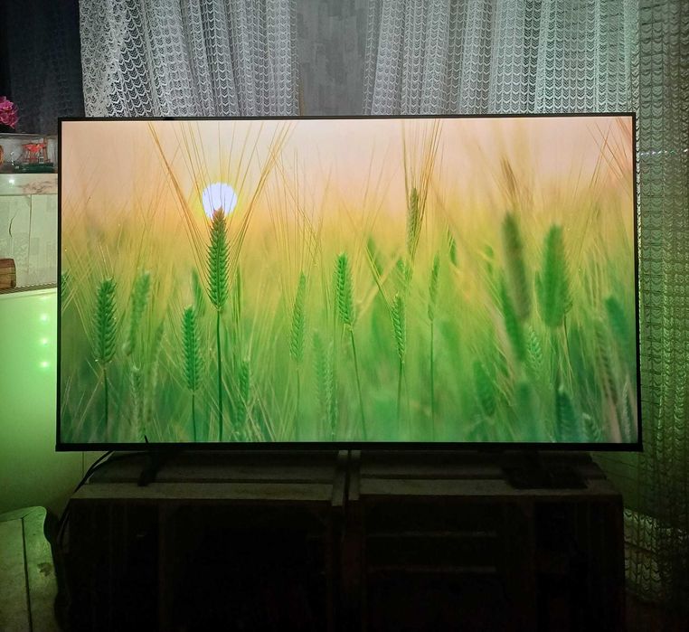 Philips Ambilight 55" 4K Smart TV (1 ano de uso) + Fatura + Caixa