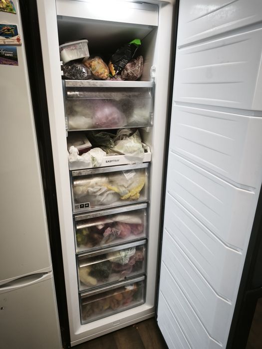 Морозильна камера Gorenje FN619EABK6