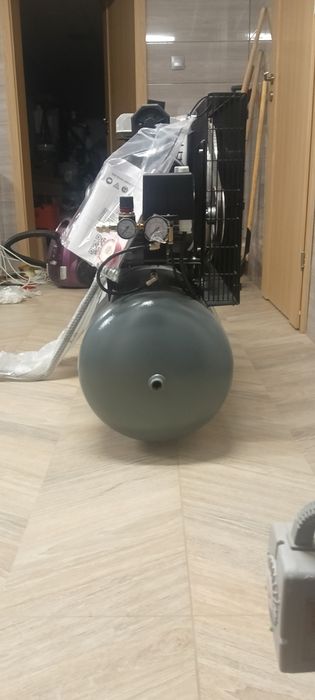 Kompresor sprężarka tłokowa Atlas Copco AUTOMAN 100l