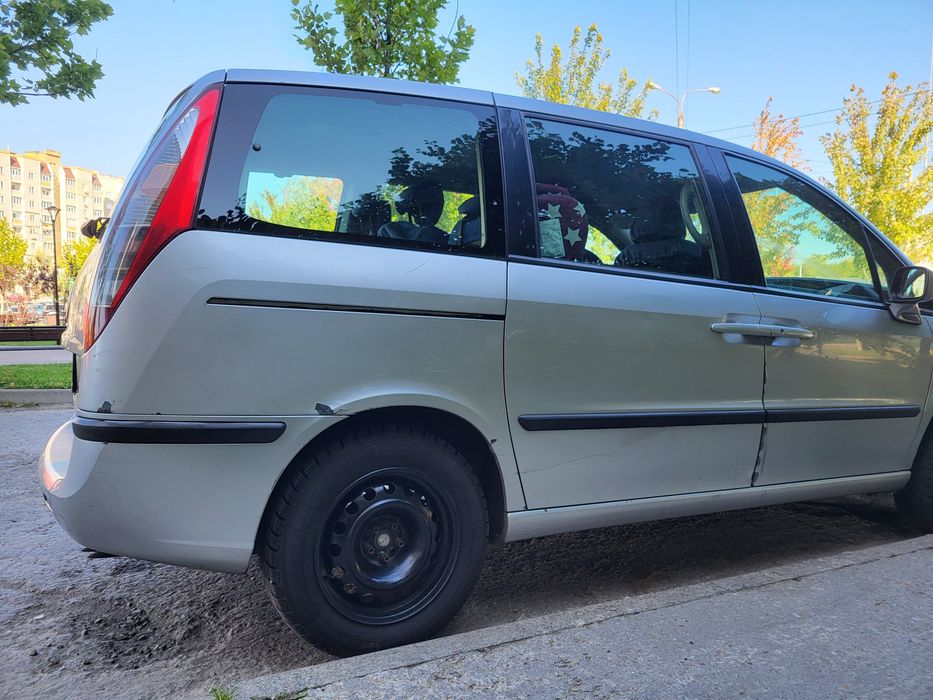 мінівен Fiat Ulysse