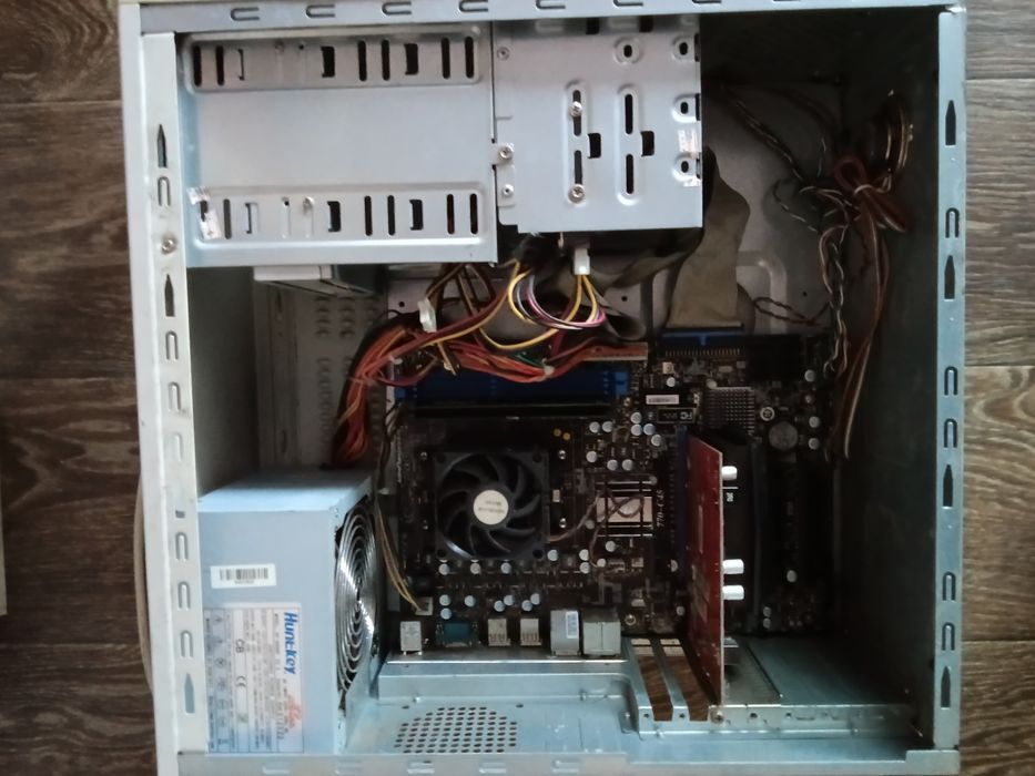 Системний блок до комп'ютера