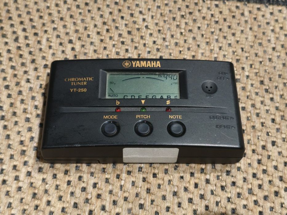 Yamaha YT-250 tuner stroik gitar