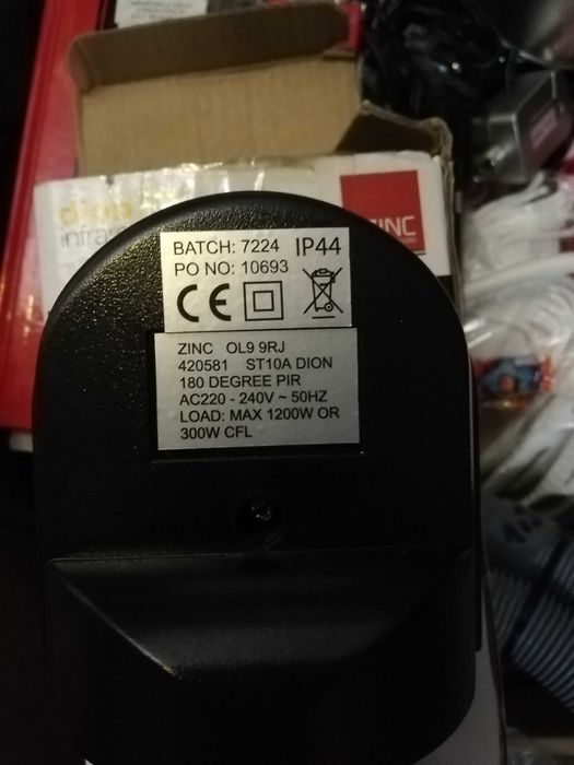 Naścienny czujnik ruchu PIR z zakresem detekcji 180°