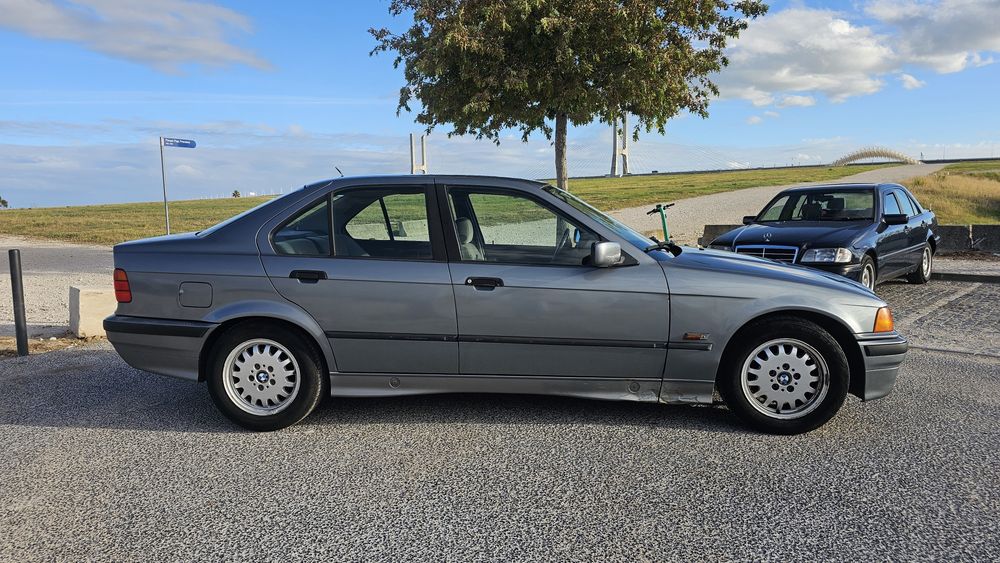 BMW E36 318is - Sedan — photo 4