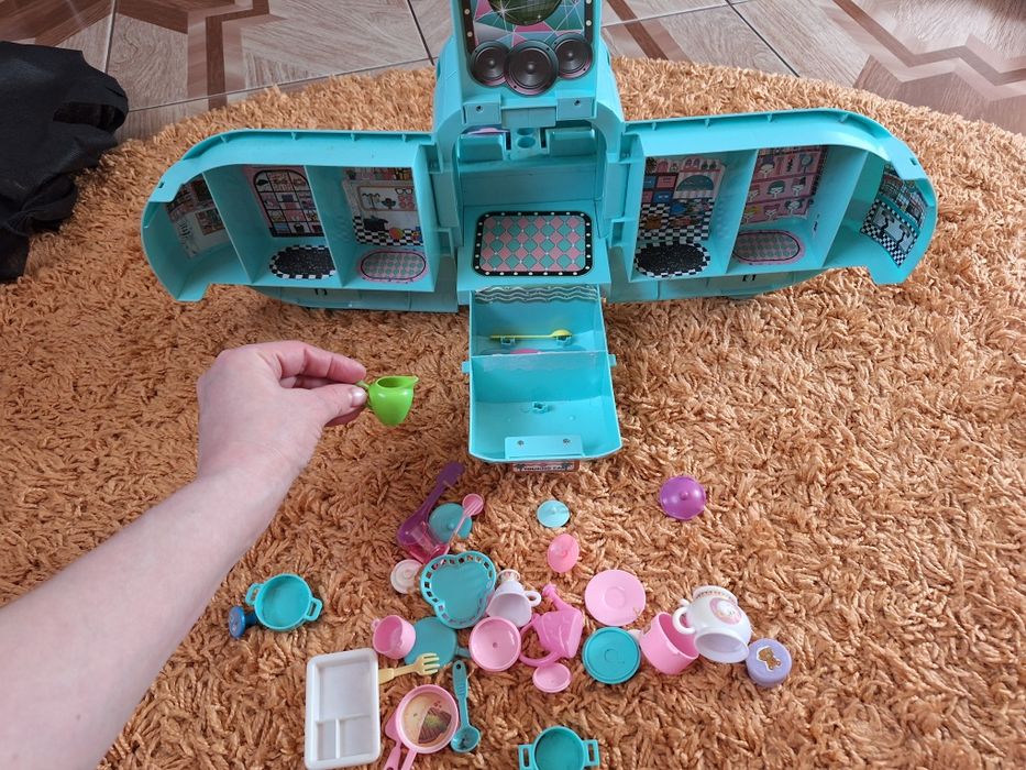 Фургон, машина, трейлер с пасудками для детей